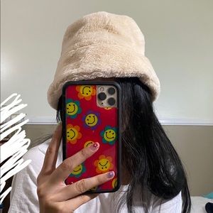 FLUFFY BUCKET HAT